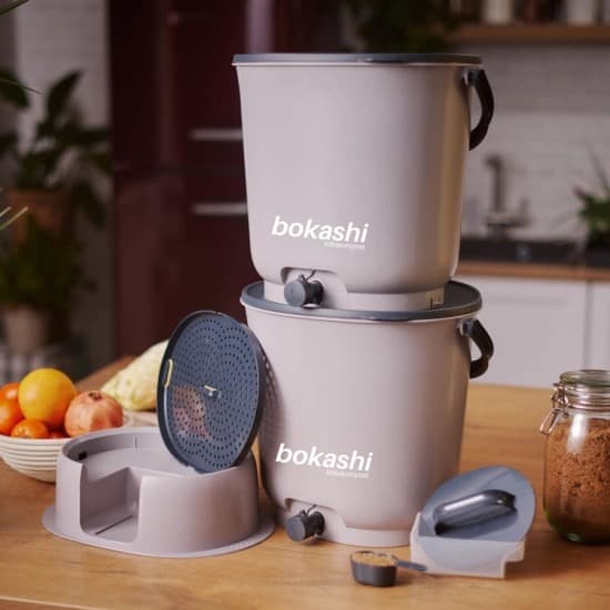 Startkit bokashi essential – 2 kranhinkar med bas + 1 kg svenskt bokashiströ - bild 4