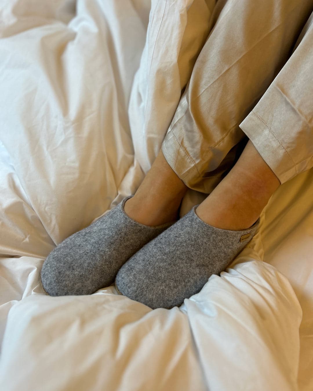 Filttofflor med mockasula - Ljusgrå - bild 2
