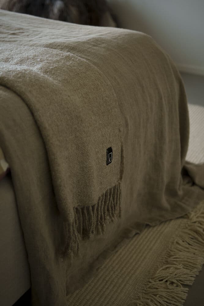 Pläd i tilltalande naturfärger - bild 3