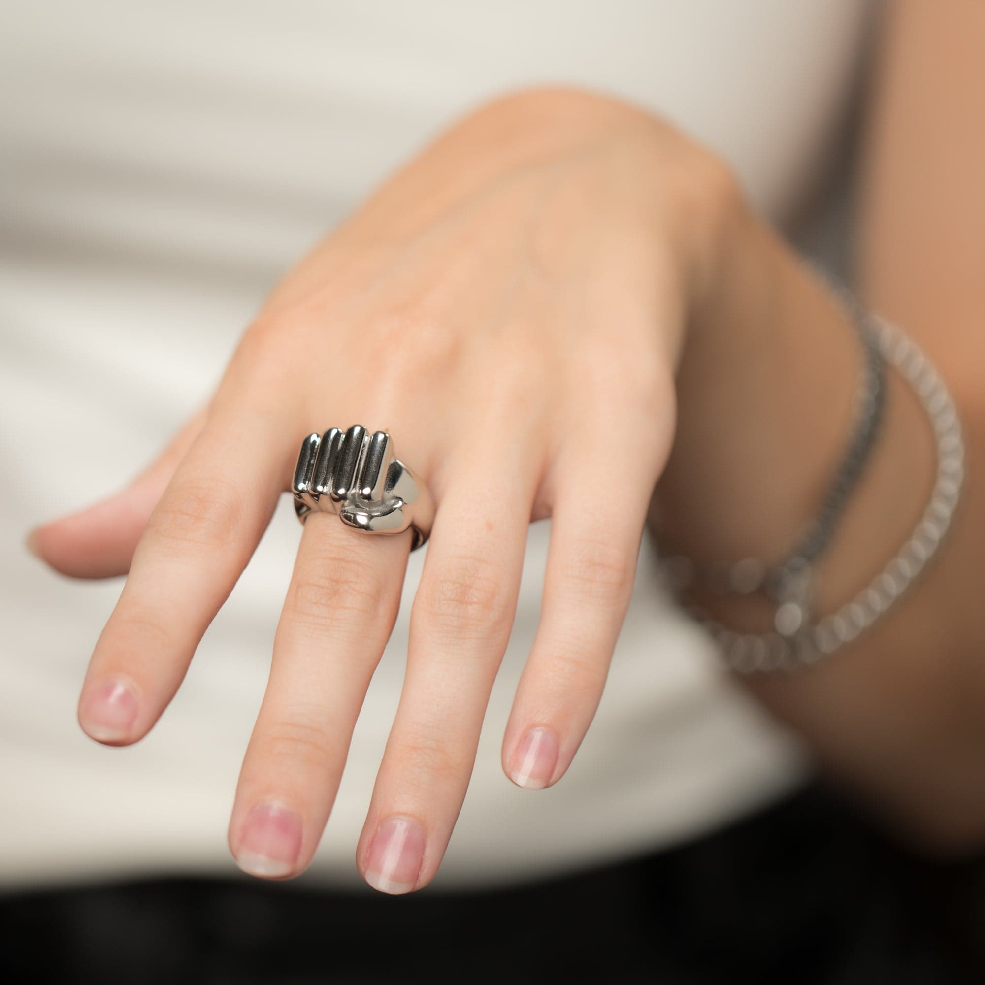 Katrin Z. Fist bump Ring - bild 2