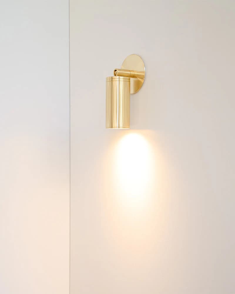 Luminar Box Mount vägglampa i mässing