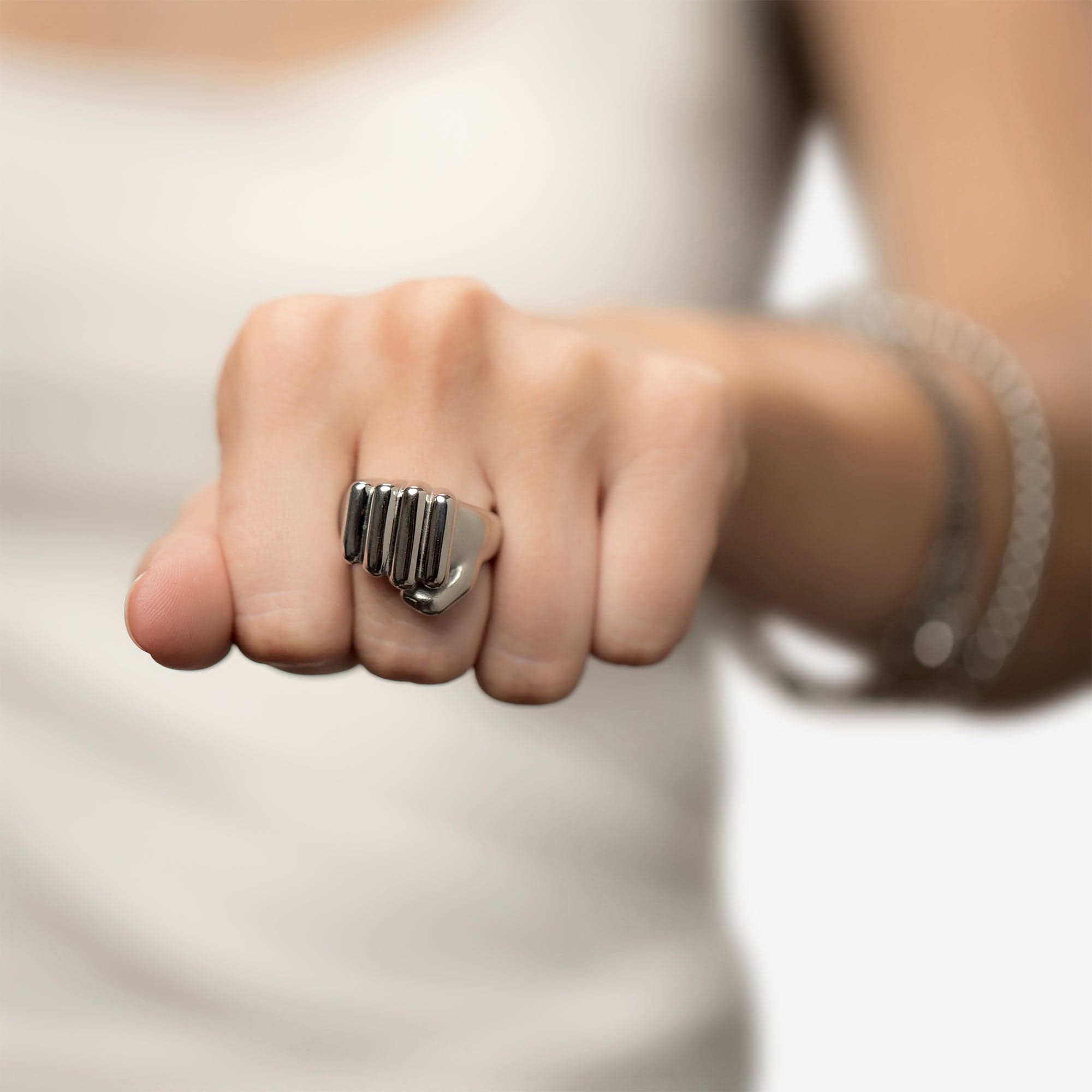 Katrin Z. Fist bump Ring - bild 3